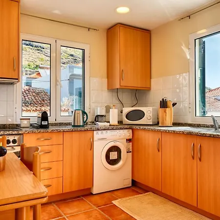 Largo Dos Milagres, A In Madeira * Machico (Madeira)