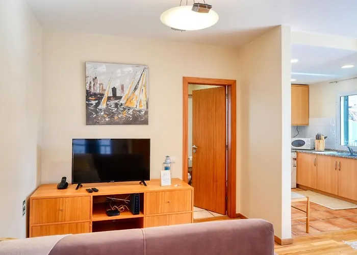 Largo Dos Milagres, A In Madeira マシコ