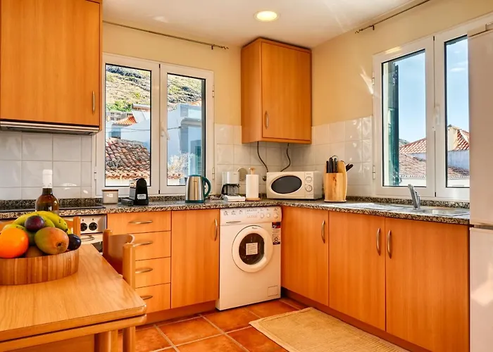 Largo Dos Milagres, A In Madeira * マシコ