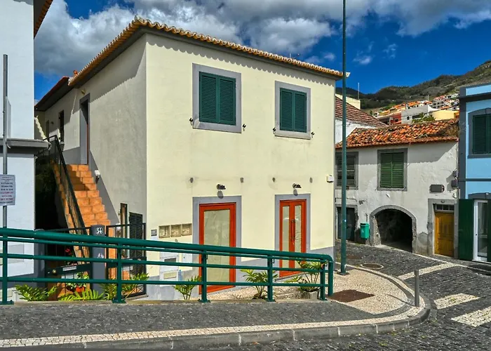Largo Dos Milagres, A In Madeira マシコ
